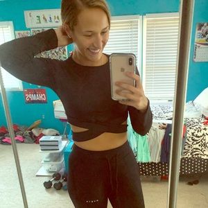 NVGTN Long Sleeve Crop Top